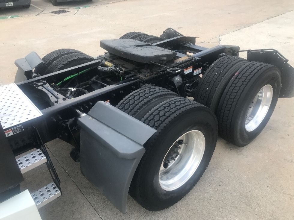 Sleeper Tractor-Heavy Duty Tractors-Freightliner-2021-T12664ST-Houston-TX-465,807\n\t\tmiles-$ 73,000 - Image 22