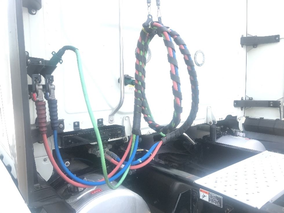 Sleeper Tractor-Heavy Duty Tractors-Freightliner-2021-T12664ST-Houston-TX-465,807\n\t\tmiles-$ 73,000 - Image 23