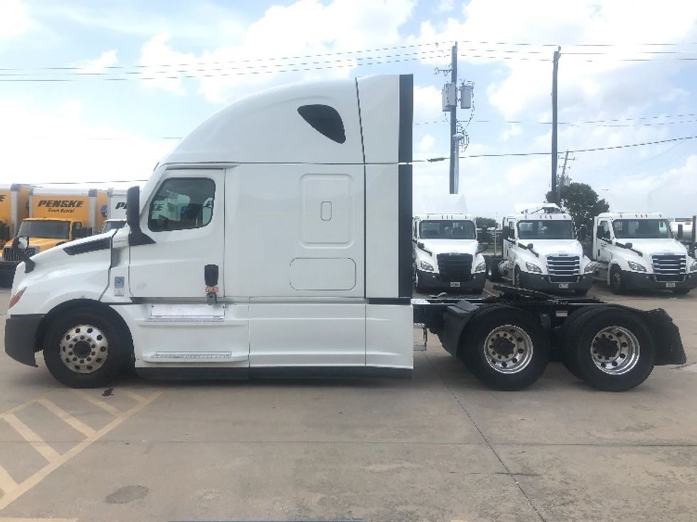 Sleeper Tractor-Heavy Duty Tractors-Freightliner-2021-T12664ST-Houston-TX-465,807\n\t\tmiles-$ 73,000 - Image 4