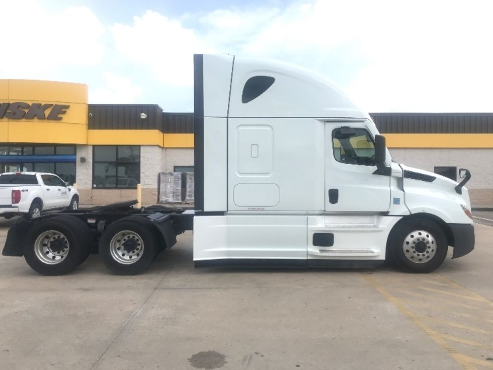 Sleeper Tractor-Heavy Duty Tractors-Freightliner-2021-T12664ST-Houston-TX-465,807\n\t\tmiles-$ 73,000 - Image 8