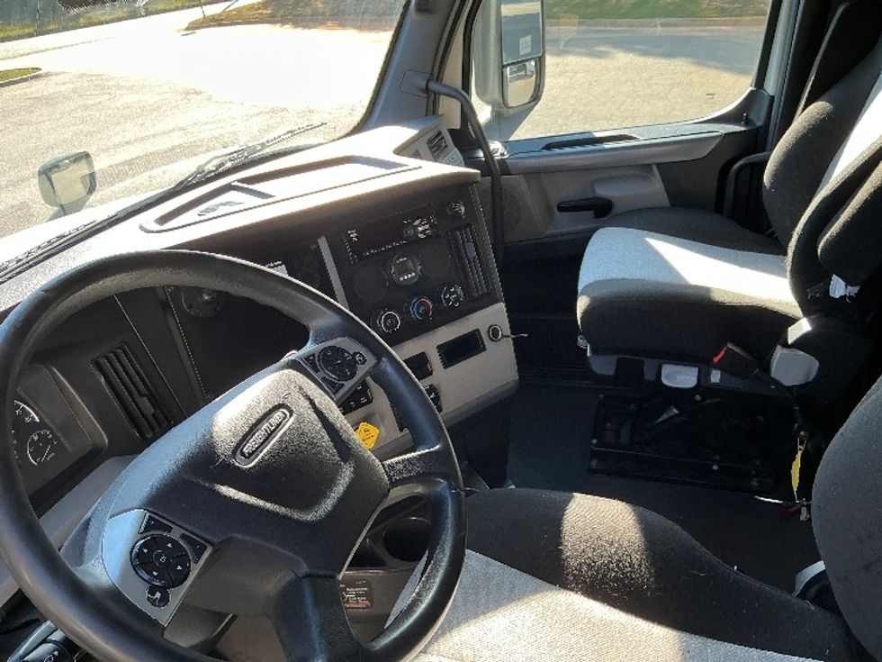 Sleeper Tractor-Heavy Duty Tractors-Freightliner-2021-T12664ST-Houston-TX-520,526\n\t\tmiles-$ 65,500 - Image 10
