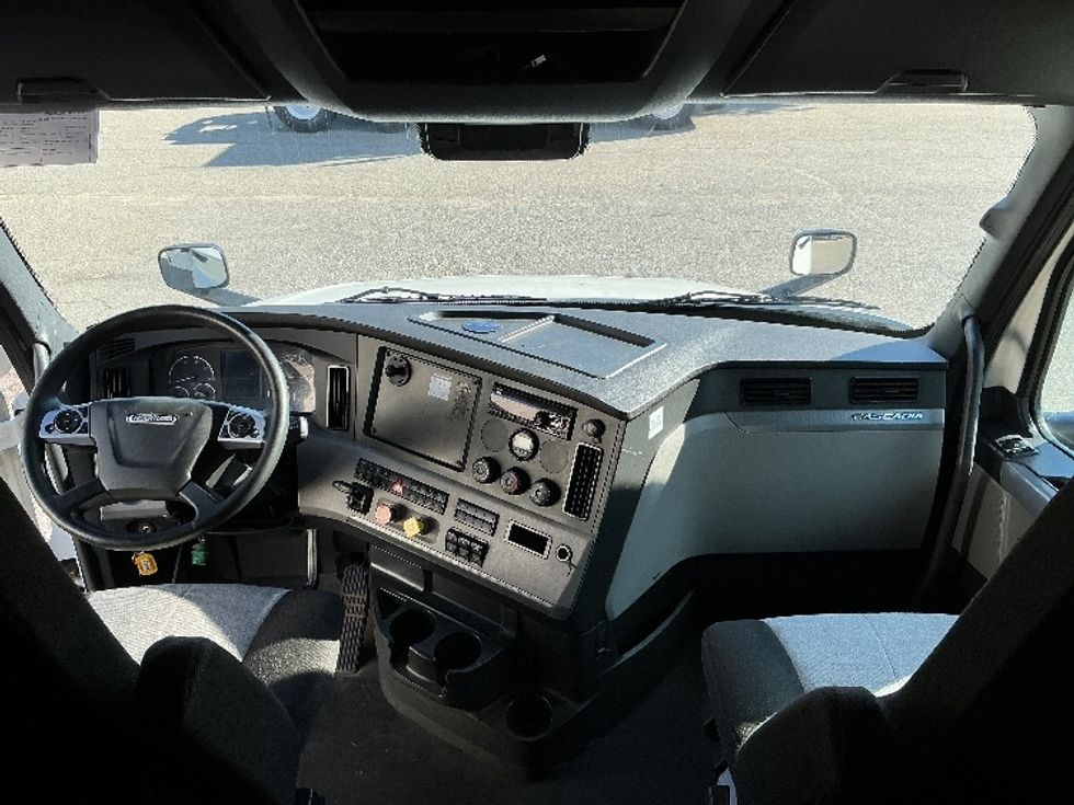 Sleeper Tractor-Heavy Duty Tractors-Freightliner-2021-T12664ST-Houston-TX-520,526\n\t\tmiles-$ 65,500 - Image 12