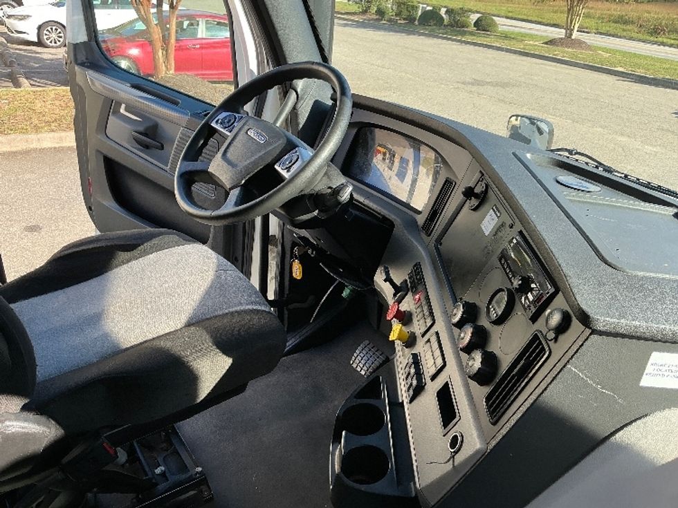Sleeper Tractor-Heavy Duty Tractors-Freightliner-2021-T12664ST-Houston-TX-520,526\n\t\tmiles-$ 65,500 - Image 15