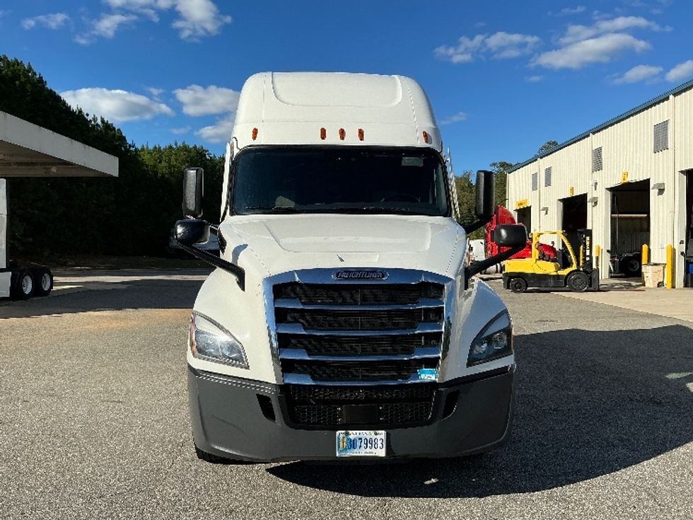 Sleeper Tractor-Heavy Duty Tractors-Freightliner-2021-T12664ST-Houston-TX-520,526\n\t\tmiles-$ 65,500 - Image 2