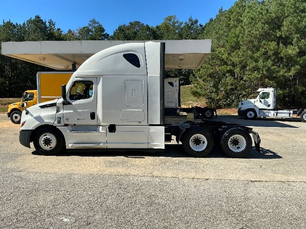 Sleeper Tractor-Heavy Duty Tractors-Freightliner-2021-T12664ST-Houston-TX-520,526\n\t\tmiles-$ 65,500 - Image 4