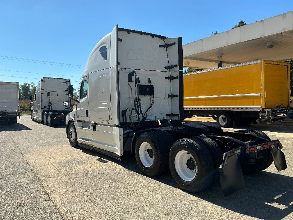 Sleeper Tractor-Heavy Duty Tractors-Freightliner-2021-T12664ST-Houston-TX-520,526\n\t\tmiles-$ 65,500 - Image 5