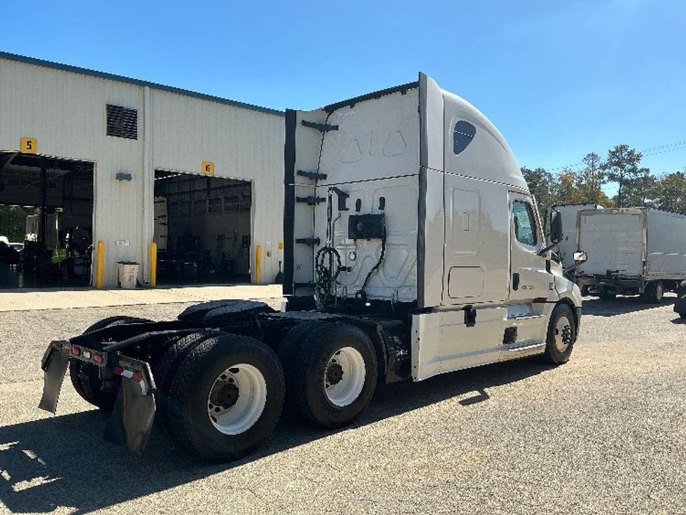 Sleeper Tractor-Heavy Duty Tractors-Freightliner-2021-T12664ST-Houston-TX-520,526\n\t\tmiles-$ 65,500 - Image 7