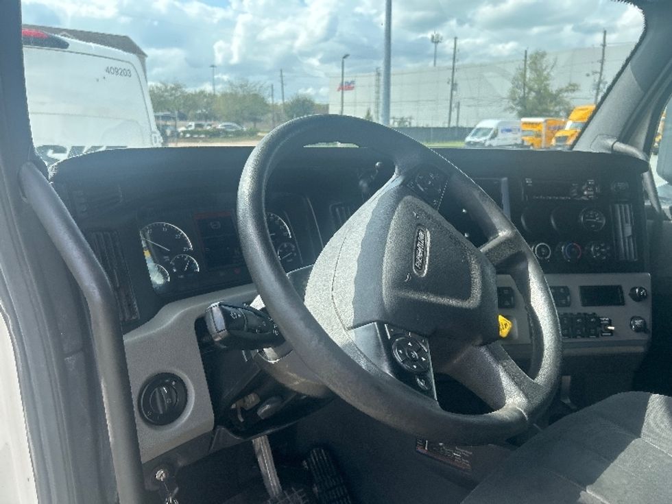 Sleeper Tractor-Heavy Duty Tractors-Freightliner-2021-T12664ST-Houston-TX-538,687\n\t\tmiles-$ 59,500 - Image 10