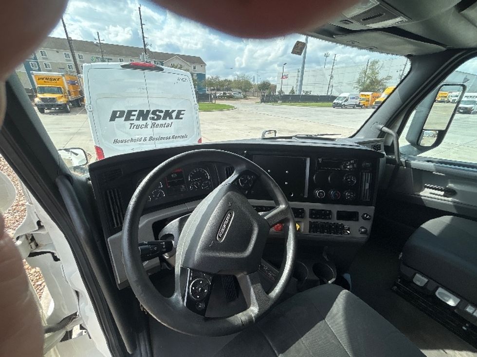 Sleeper Tractor-Heavy Duty Tractors-Freightliner-2021-T12664ST-Houston-TX-538,687\n\t\tmiles-$ 59,500 - Image 11