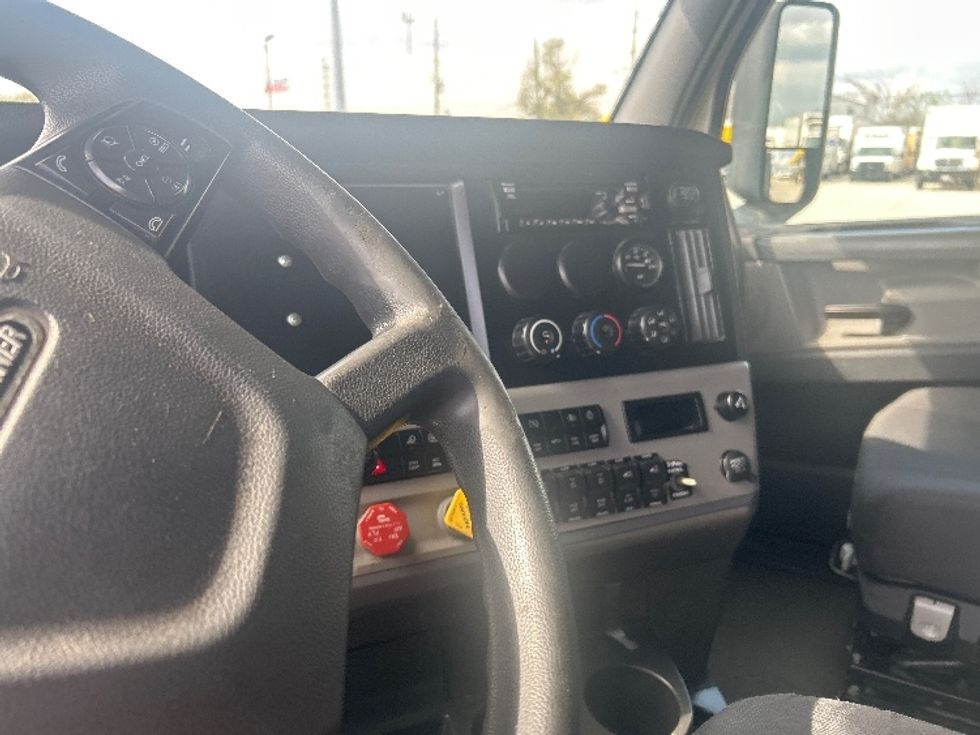 Sleeper Tractor-Heavy Duty Tractors-Freightliner-2021-T12664ST-Houston-TX-538,687\n\t\tmiles-$ 59,500 - Image 12