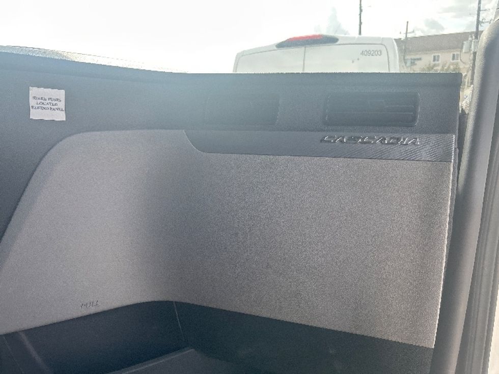 Sleeper Tractor-Heavy Duty Tractors-Freightliner-2021-T12664ST-Houston-TX-538,687\n\t\tmiles-$ 59,500 - Image 14