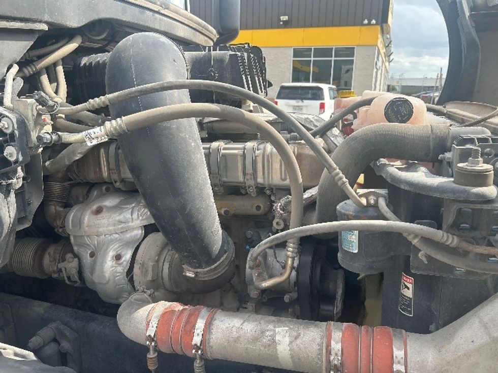 Sleeper Tractor-Heavy Duty Tractors-Freightliner-2021-T12664ST-Houston-TX-538,687\n\t\tmiles-$ 59,500 - Image 20