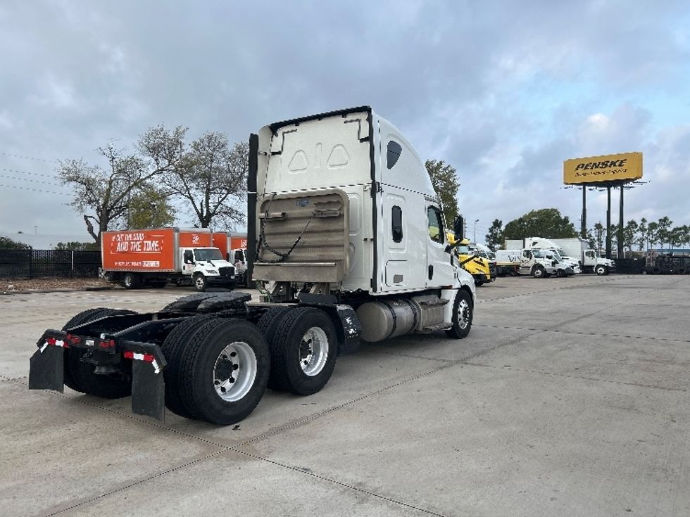 Sleeper Tractor-Heavy Duty Tractors-Freightliner-2021-T12664ST-Houston-TX-538,687\n\t\tmiles-$ 59,500 - Image 7