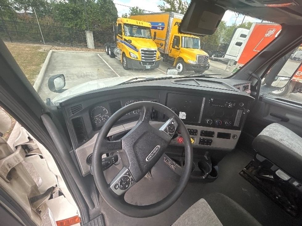 Sleeper Tractor-Heavy Duty Tractors-Freightliner-2021-T12664ST-Houston-TX-543,921\n\t\tmiles-$ 62,500 - Image 10