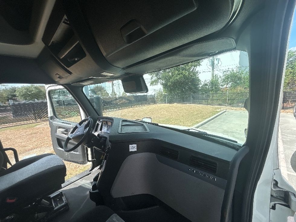 Sleeper Tractor-Heavy Duty Tractors-Freightliner-2021-T12664ST-Houston-TX-543,921\n\t\tmiles-$ 62,500 - Image 13