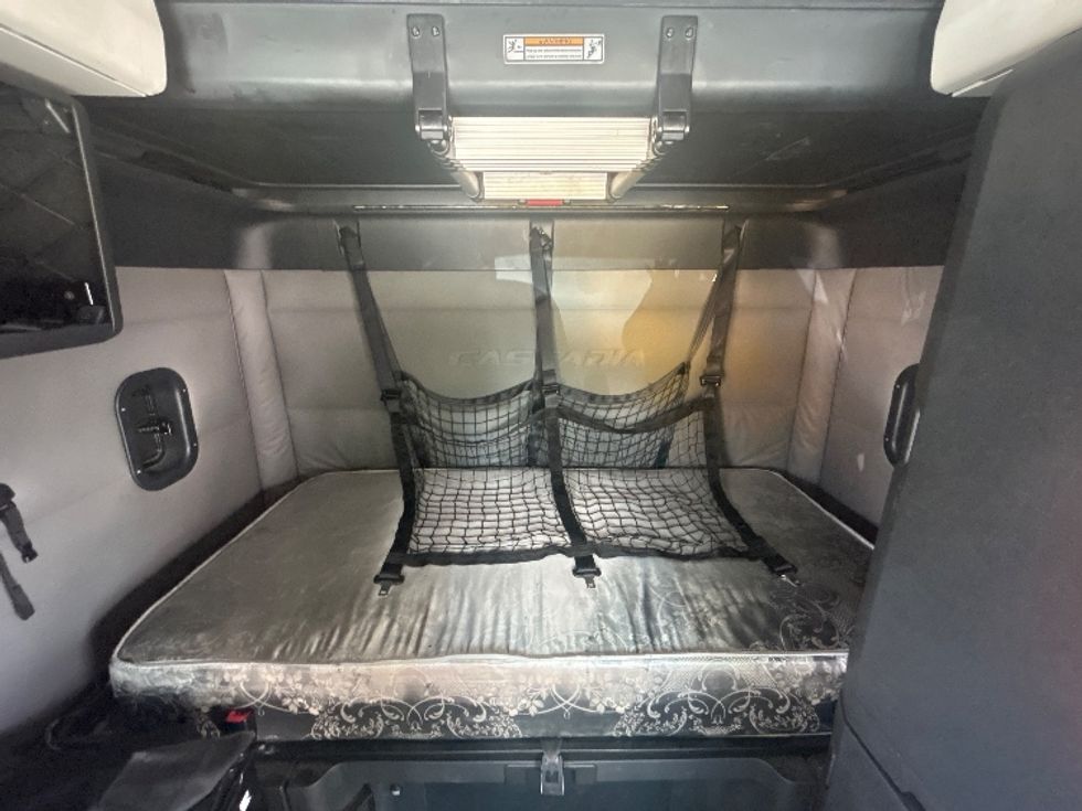 Sleeper Tractor-Heavy Duty Tractors-Freightliner-2021-T12664ST-Houston-TX-543,921\n\t\tmiles-$ 62,500 - Image 15