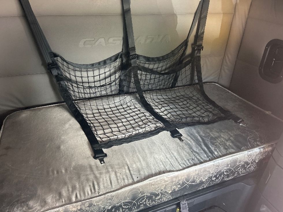 Sleeper Tractor-Heavy Duty Tractors-Freightliner-2021-T12664ST-Houston-TX-543,921\n\t\tmiles-$ 62,500 - Image 16