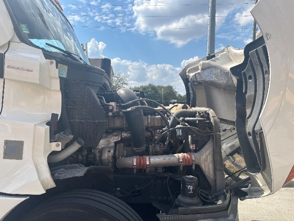 Sleeper Tractor-Heavy Duty Tractors-Freightliner-2021-T12664ST-Houston-TX-543,921\n\t\tmiles-$ 62,500 - Image 19