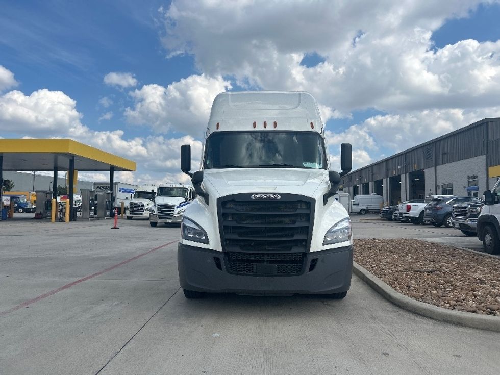 Sleeper Tractor-Heavy Duty Tractors-Freightliner-2021-T12664ST-Houston-TX-543,921\n\t\tmiles-$ 62,500 - Image 2