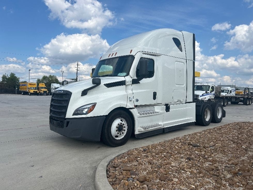 Sleeper Tractor-Heavy Duty Tractors-Freightliner-2021-T12664ST-Houston-TX-543,921\n\t\tmiles-$ 62,500 - Image 3