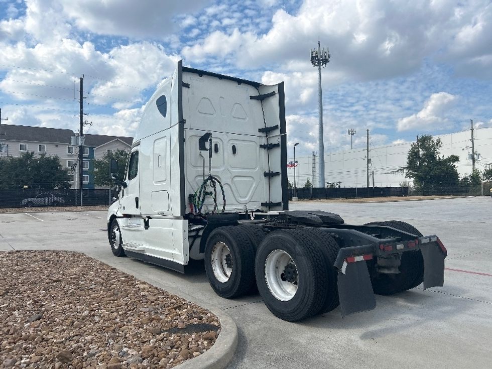 Sleeper Tractor-Heavy Duty Tractors-Freightliner-2021-T12664ST-Houston-TX-543,921\n\t\tmiles-$ 62,500 - Image 5