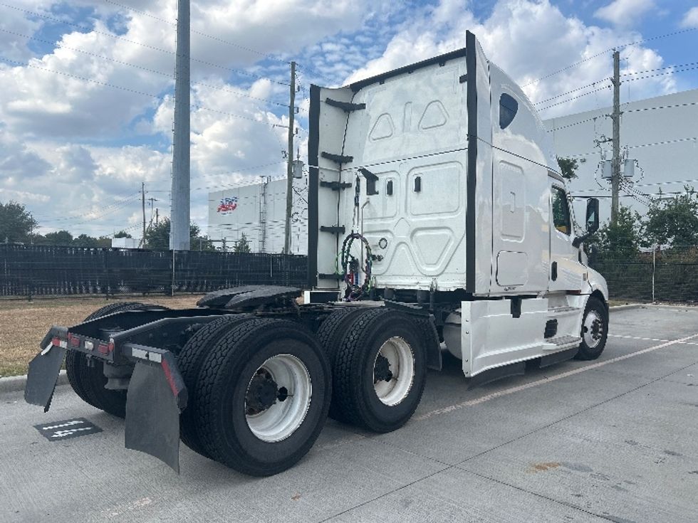 Sleeper Tractor-Heavy Duty Tractors-Freightliner-2021-T12664ST-Houston-TX-543,921\n\t\tmiles-$ 62,500 - Image 7