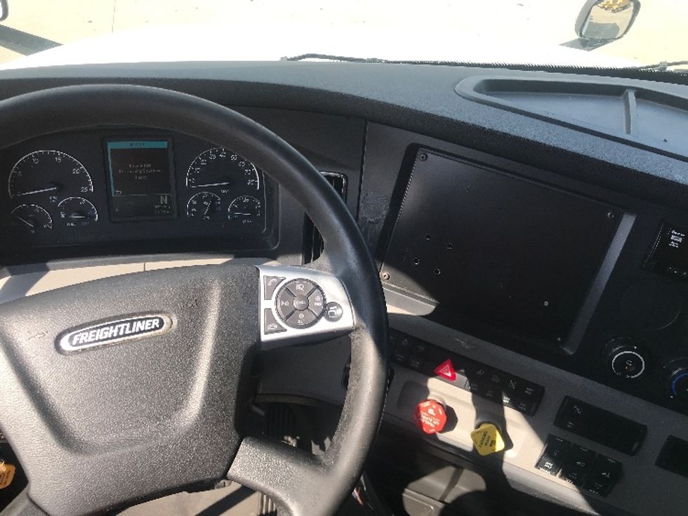 Sleeper Tractor-Heavy Duty Tractors-Freightliner-2021-T12664ST-Houston-TX-545,168\n\t\tmiles-$ 62,500 - Image 11