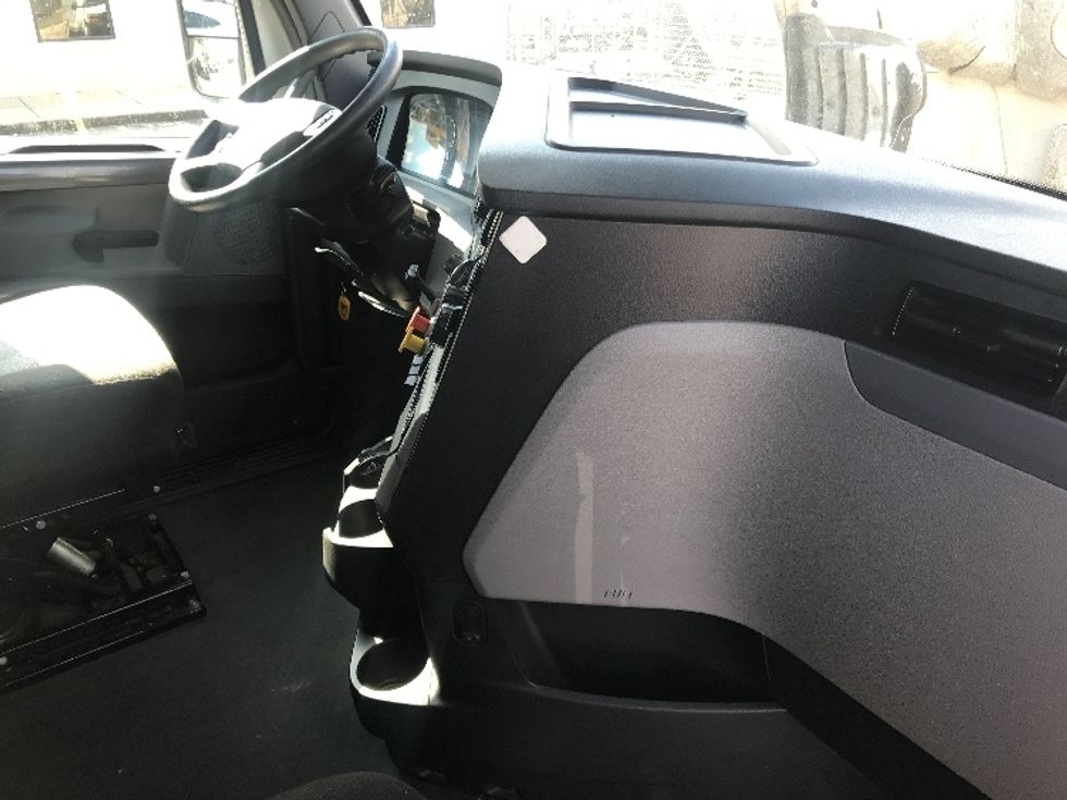 Sleeper Tractor-Heavy Duty Tractors-Freightliner-2021-T12664ST-Houston-TX-545,168\n\t\tmiles-$ 62,500 - Image 15