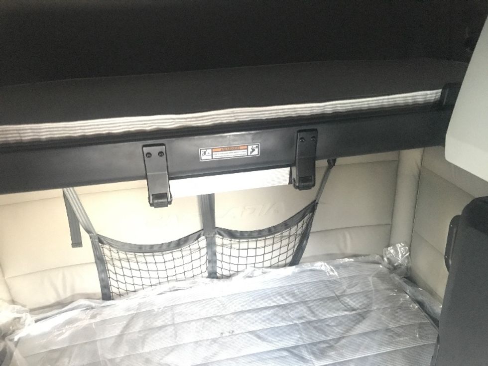 Sleeper Tractor-Heavy Duty Tractors-Freightliner-2021-T12664ST-Houston-TX-545,168\n\t\tmiles-$ 62,500 - Image 17