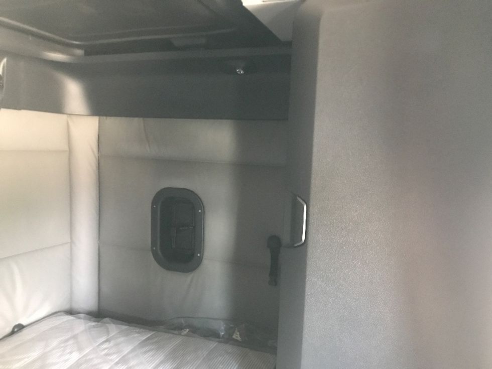 Sleeper Tractor-Heavy Duty Tractors-Freightliner-2021-T12664ST-Houston-TX-545,168\n\t\tmiles-$ 62,500 - Image 18