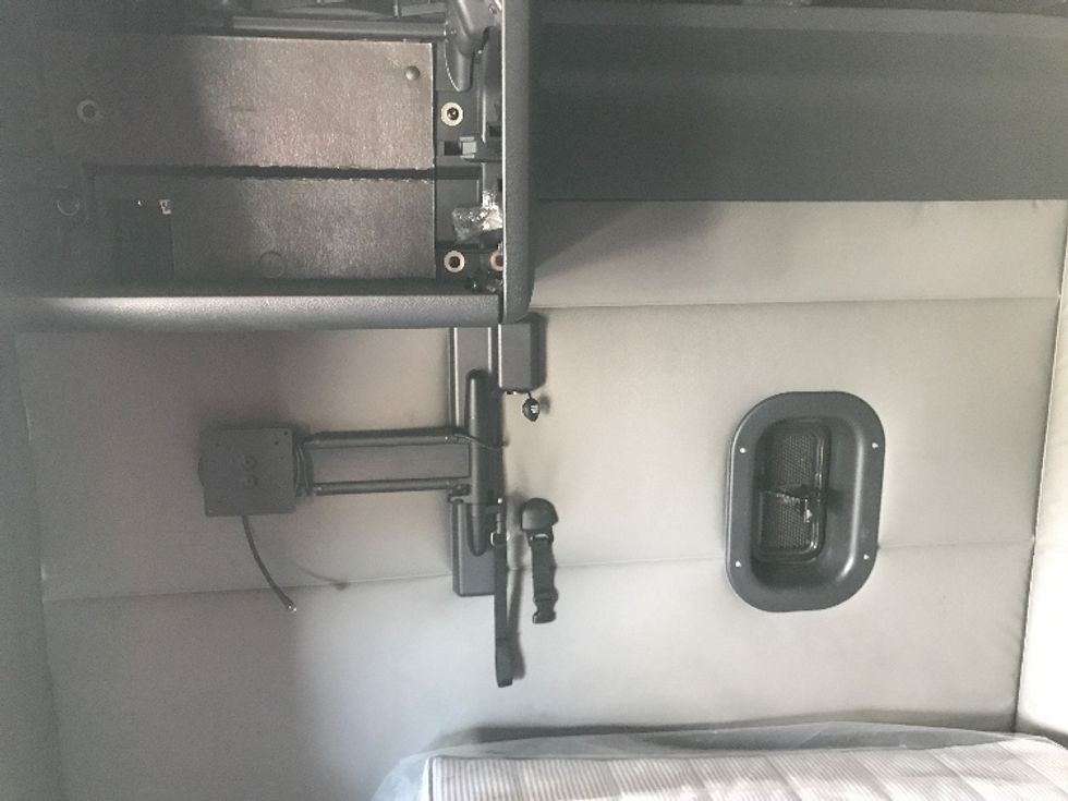 Sleeper Tractor-Heavy Duty Tractors-Freightliner-2021-T12664ST-Houston-TX-545,168\n\t\tmiles-$ 62,500 - Image 19