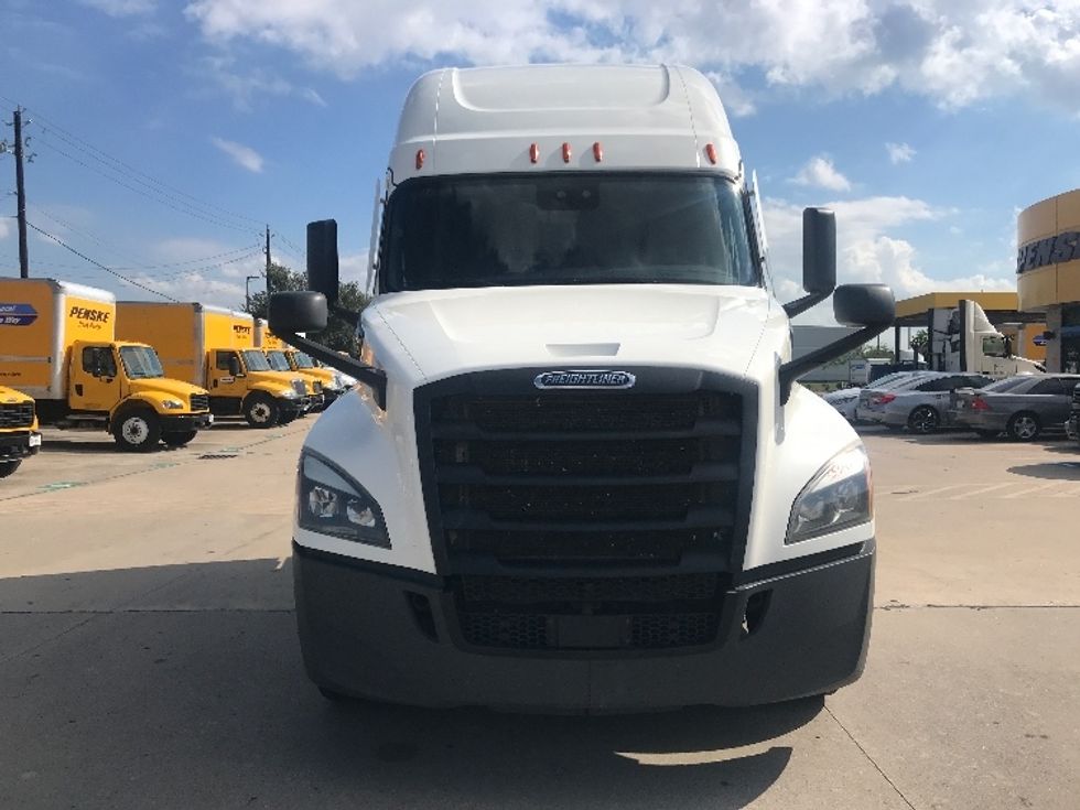Sleeper Tractor-Heavy Duty Tractors-Freightliner-2021-T12664ST-Houston-TX-545,168\n\t\tmiles-$ 62,500 - Image 2