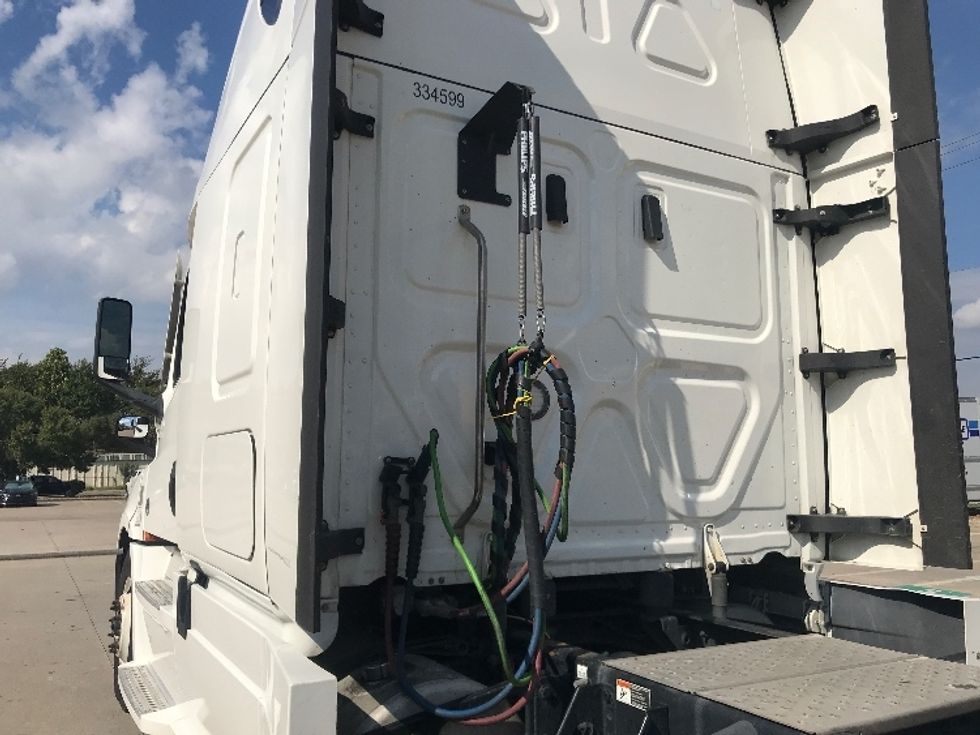 Sleeper Tractor-Heavy Duty Tractors-Freightliner-2021-T12664ST-Houston-TX-545,168\n\t\tmiles-$ 62,500 - Image 23