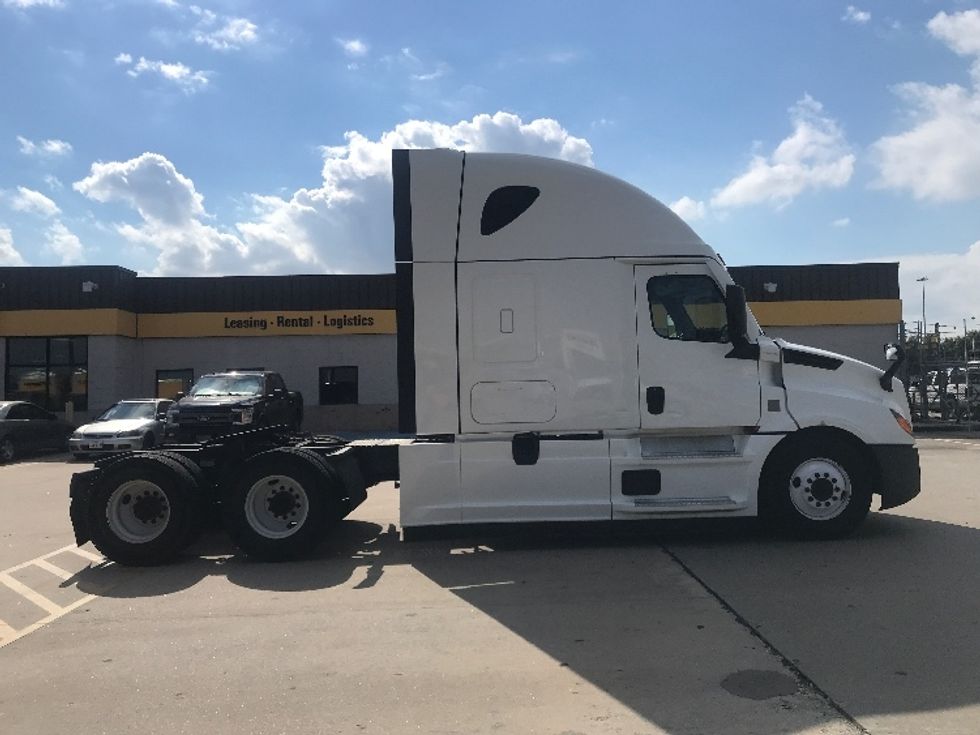 Sleeper Tractor-Heavy Duty Tractors-Freightliner-2021-T12664ST-Houston-TX-545,168\n\t\tmiles-$ 62,500 - Image 8