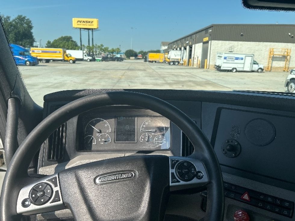 Sleeper Tractor-Heavy Duty Tractors-Freightliner-2021-T12664ST-Houston-TX-575,805\n\t\tmiles-$ 60,500 - Image 11