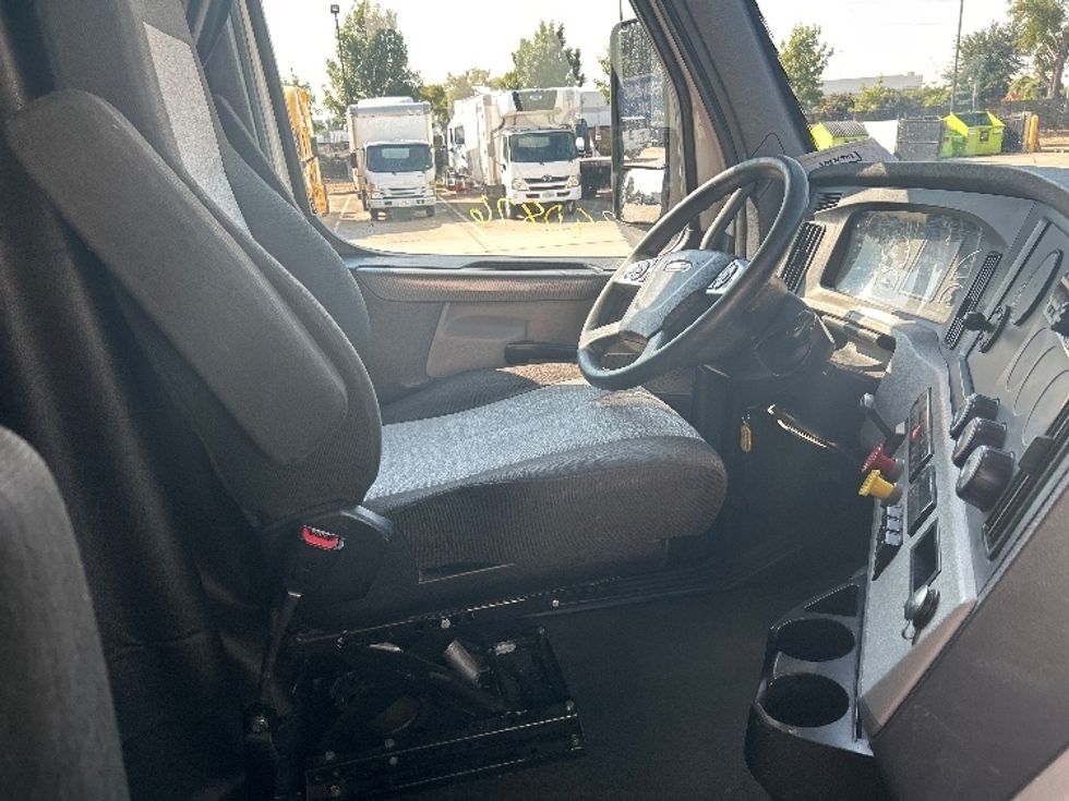 Sleeper Tractor-Heavy Duty Tractors-Freightliner-2021-T12664ST-Houston-TX-575,805\n\t\tmiles-$ 60,500 - Image 15