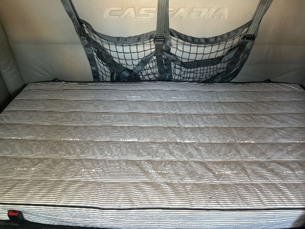 Sleeper Tractor-Heavy Duty Tractors-Freightliner-2021-T12664ST-Houston-TX-575,805\n\t\tmiles-$ 60,500 - Image 17