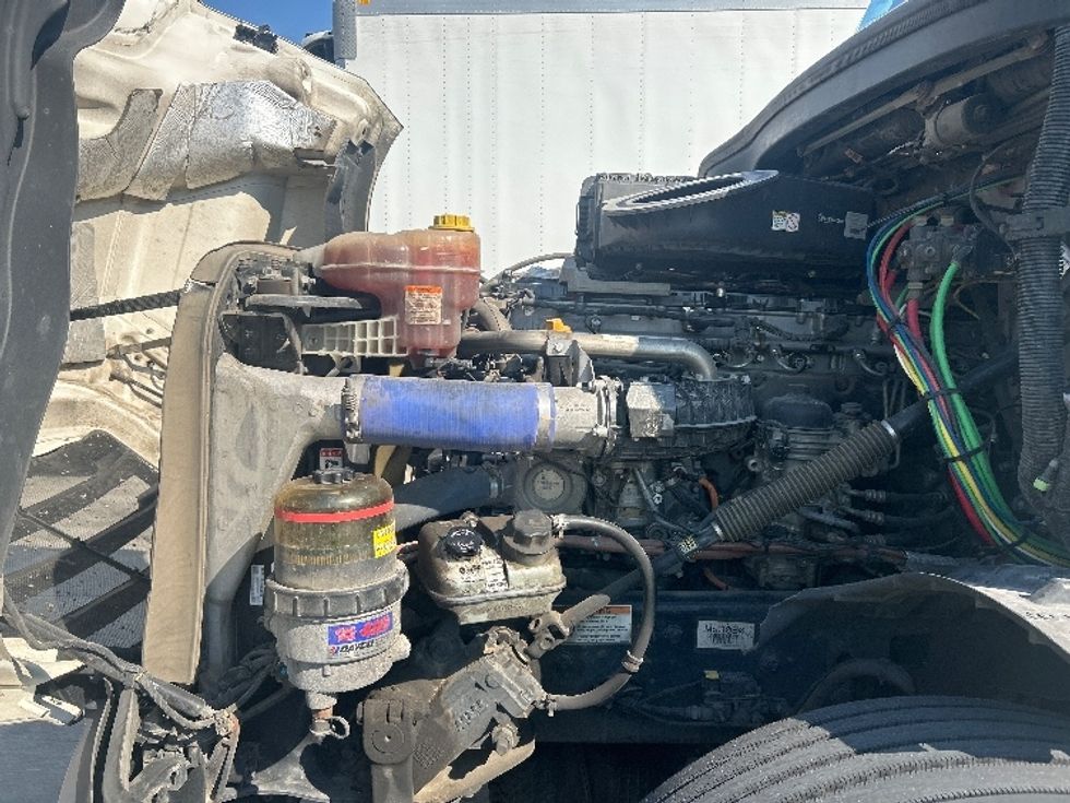 Sleeper Tractor-Heavy Duty Tractors-Freightliner-2021-T12664ST-Houston-TX-575,805\n\t\tmiles-$ 60,500 - Image 21