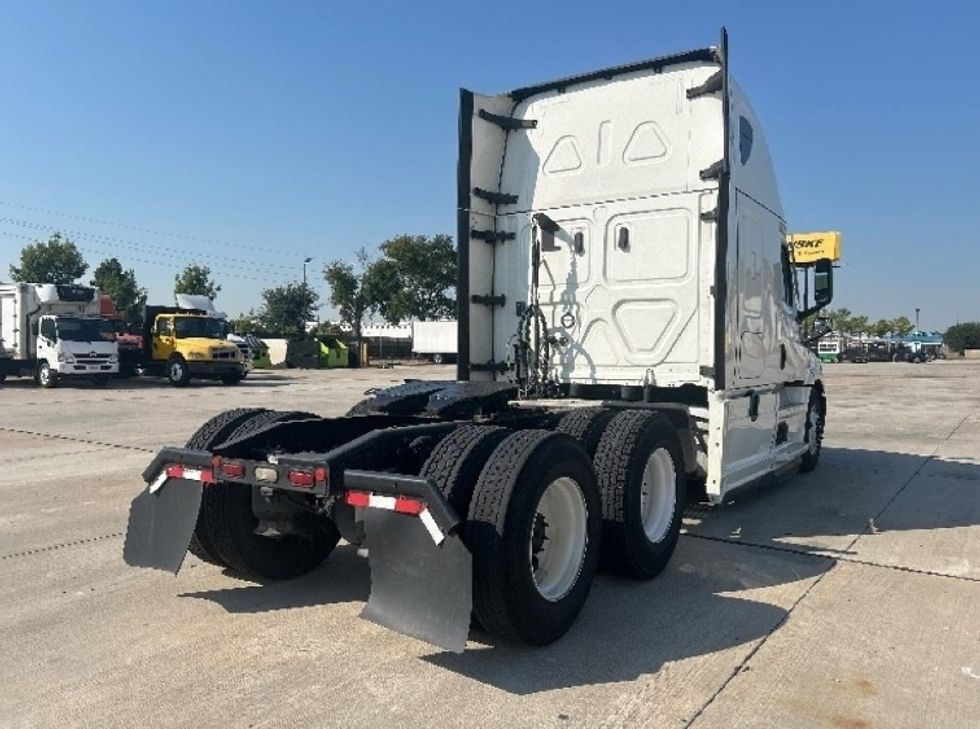 Sleeper Tractor-Heavy Duty Tractors-Freightliner-2021-T12664ST-Houston-TX-575,805\n\t\tmiles-$ 60,500 - Image 7