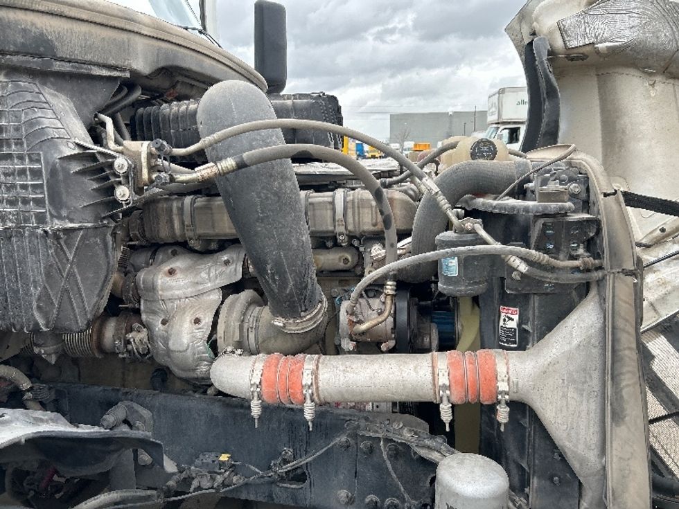 Sleeper Tractor-Heavy Duty Tractors-Freightliner-2021-T12664ST-Houston-TX-594,401\n\t\tmiles-$ 52,750 - Image 20