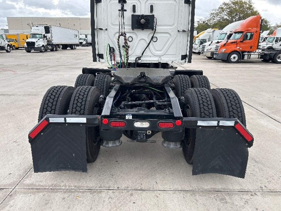 Sleeper Tractor-Heavy Duty Tractors-Freightliner-2021-T12664ST-Houston-TX-594,401\n\t\tmiles-$ 52,750 - Image 6