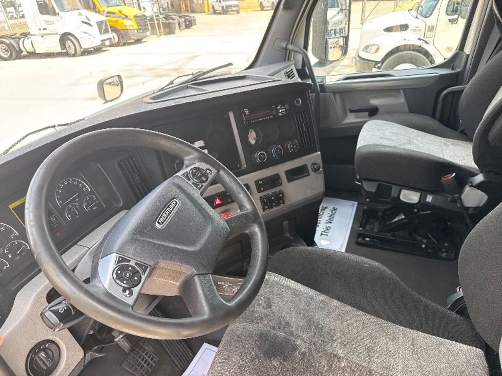 Sleeper Tractor-Heavy Duty Tractors-Freightliner-2021-T12664ST-Houston-TX-605,773\n\t\tmiles-$ 56,750 - Image 10