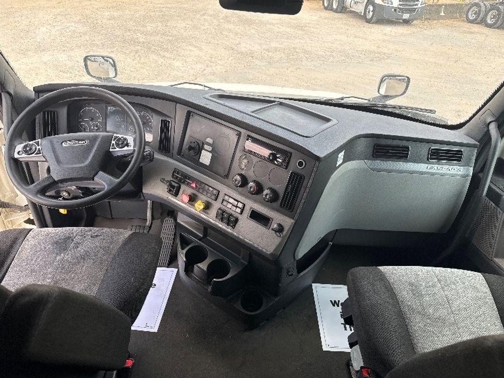 Sleeper Tractor-Heavy Duty Tractors-Freightliner-2021-T12664ST-Houston-TX-605,773\n\t\tmiles-$ 56,750 - Image 12