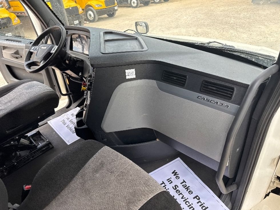 Sleeper Tractor-Heavy Duty Tractors-Freightliner-2021-T12664ST-Houston-TX-605,773\n\t\tmiles-$ 56,750 - Image 15