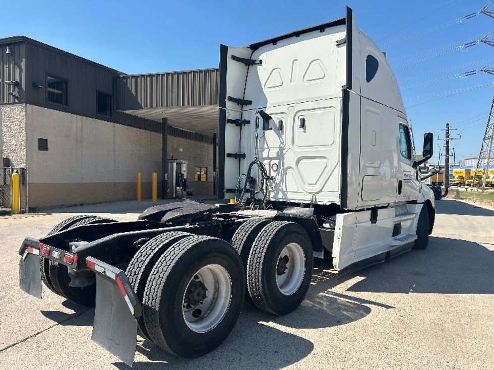 Sleeper Tractor-Heavy Duty Tractors-Freightliner-2021-T12664ST-Houston-TX-605,773\n\t\tmiles-$ 56,750 - Image 7