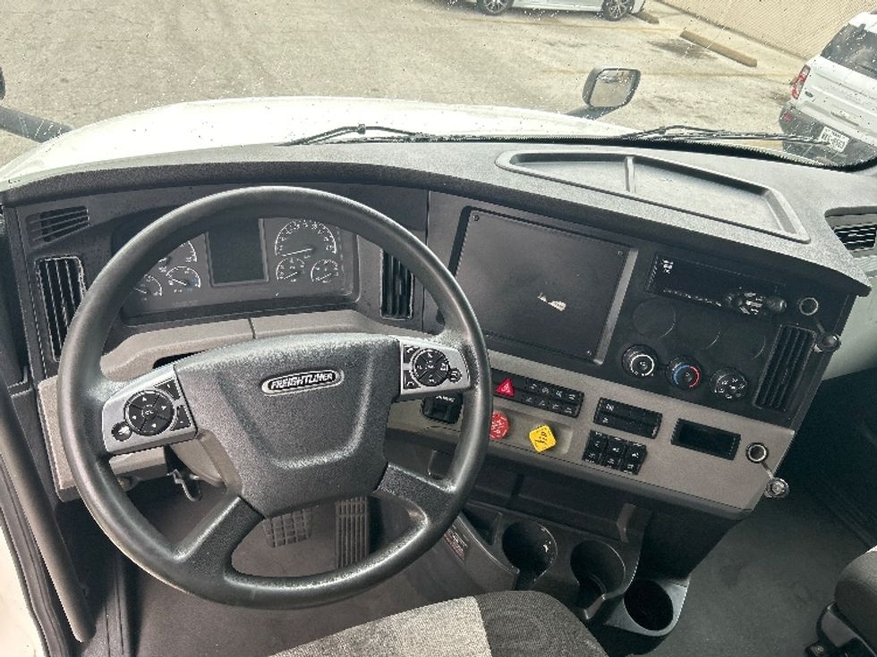 Sleeper Tractor-Heavy Duty Tractors-Freightliner-2021-T12664ST-Houston-TX-605,894\n\t\tmiles-$ 57,500 - Image 10