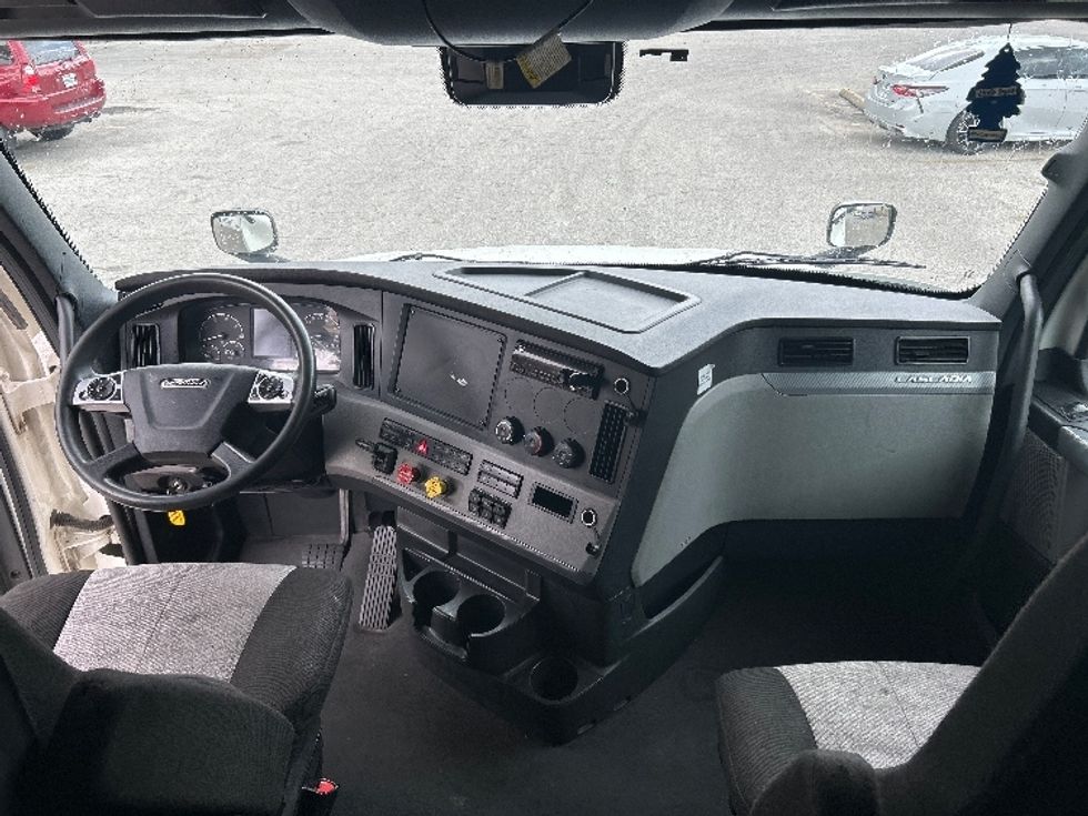 Sleeper Tractor-Heavy Duty Tractors-Freightliner-2021-T12664ST-Houston-TX-605,894\n\t\tmiles-$ 57,500 - Image 11