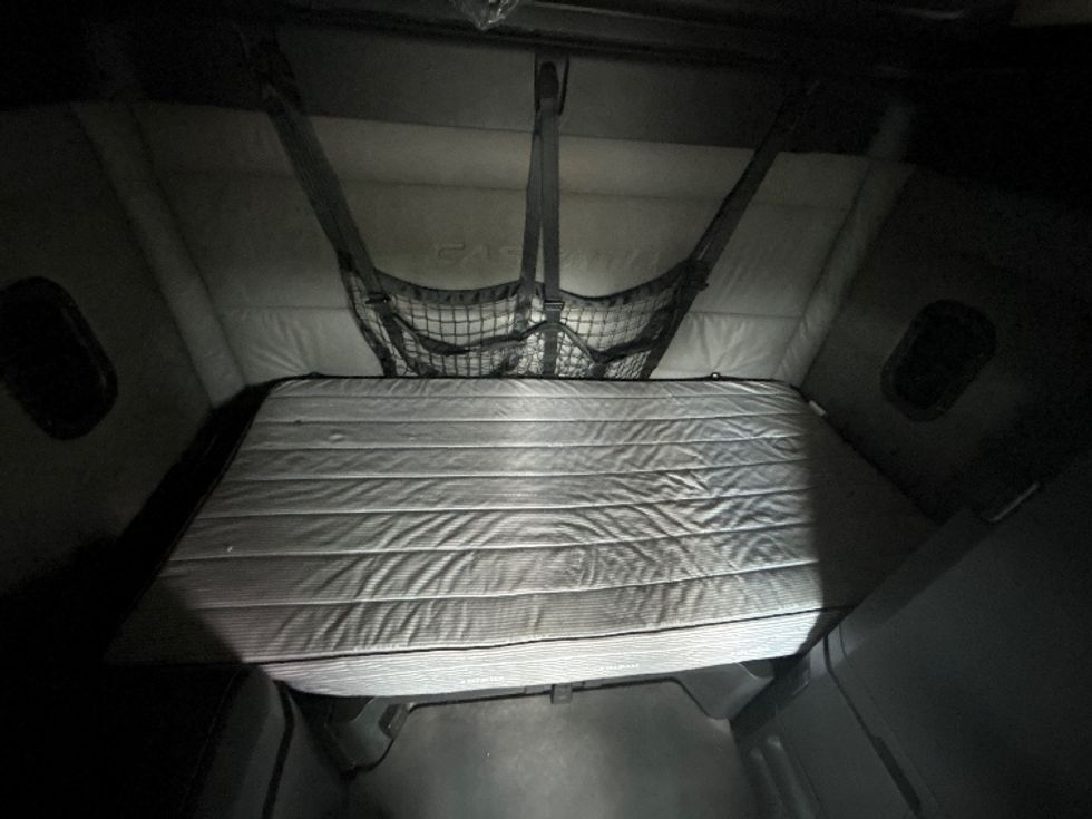 Sleeper Tractor-Heavy Duty Tractors-Freightliner-2021-T12664ST-Houston-TX-605,894\n\t\tmiles-$ 57,500 - Image 16