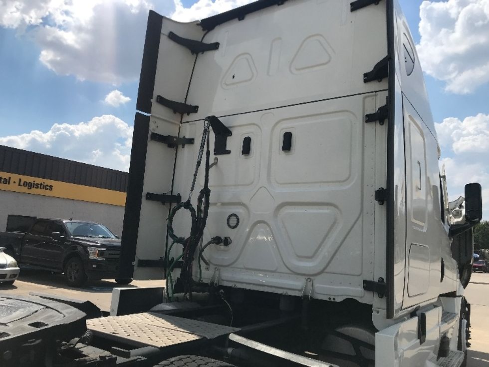 Sleeper Tractor-Heavy Duty Tractors-Freightliner-2021-T12664ST-Houston-TX-607,411\n\t\tmiles-$ 57,750 - Image 22