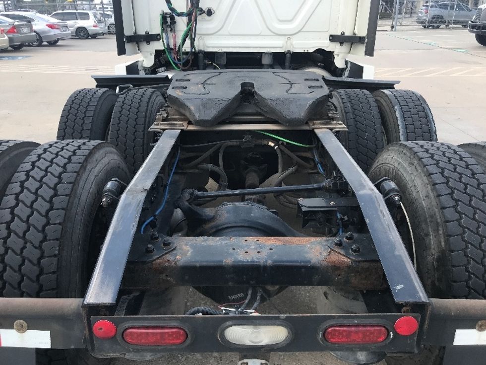 Sleeper Tractor-Heavy Duty Tractors-Freightliner-2021-T12664ST-Houston-TX-607,411\n\t\tmiles-$ 57,750 - Image 6